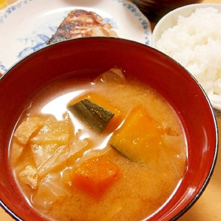 かぼちゃとキャベツのお味噌汁。